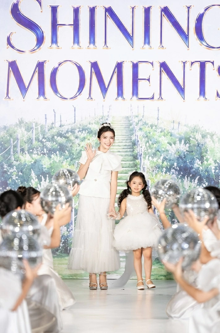 Hơn 200 mẫu nhí tỏa sáng tại Shining Moments: Sân khấu để trẻ em khám phá cá tính và tự tin