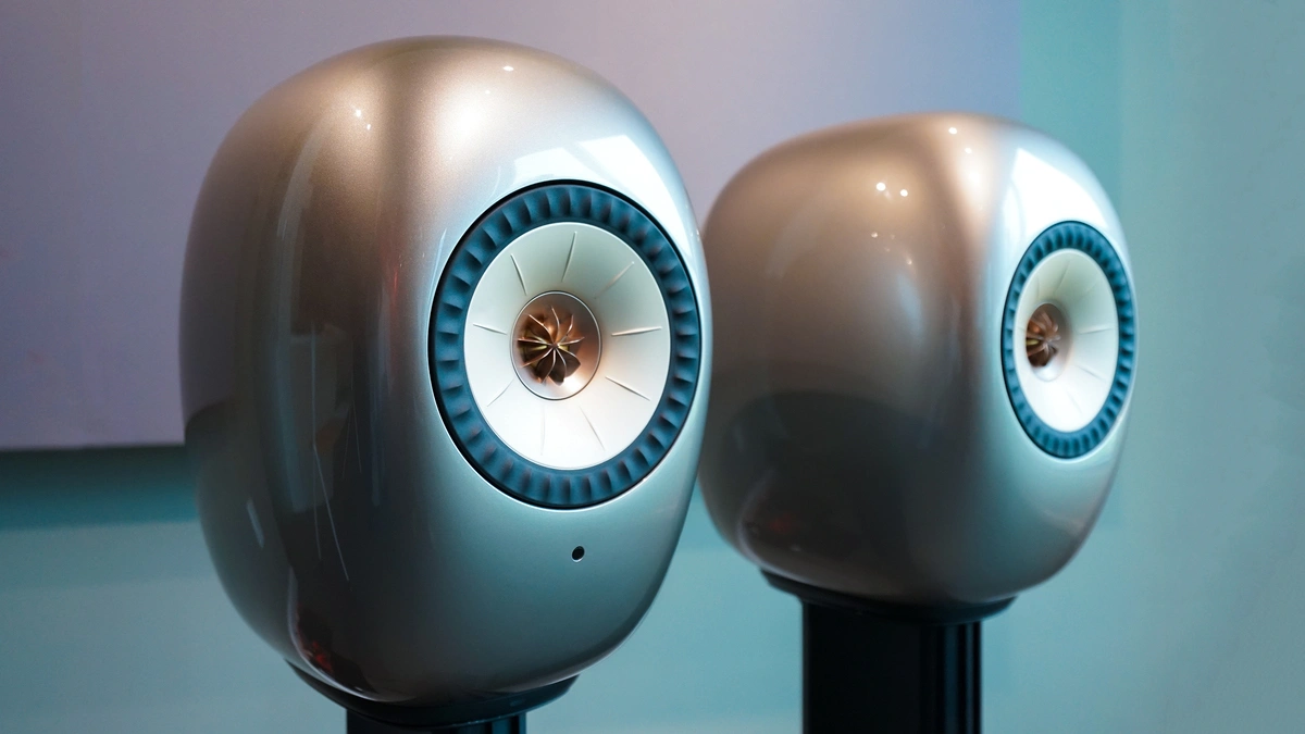JBL Summit Everest vs KEF LS Luxe: hai triết lý loa Hi-Fi cao cấp cho phòng nghe hiện đại