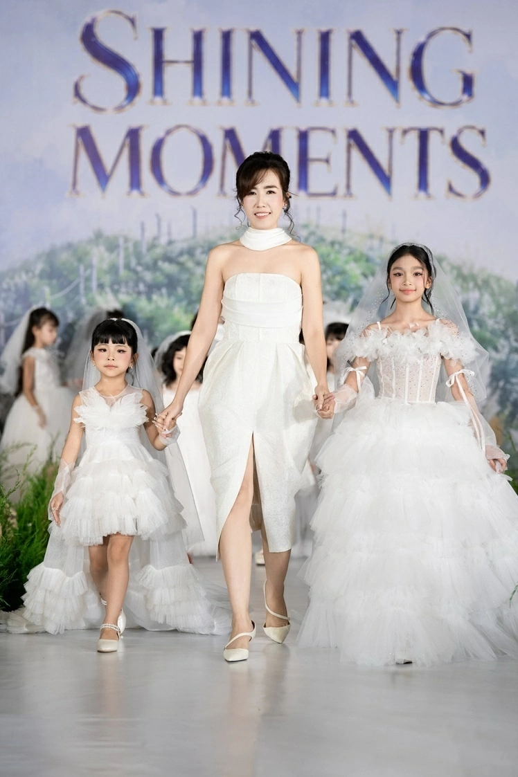 Hơn 200 mẫu nhí tỏa sáng tại Shining Moments: Sân khấu để trẻ em khám phá cá tính và tự tin