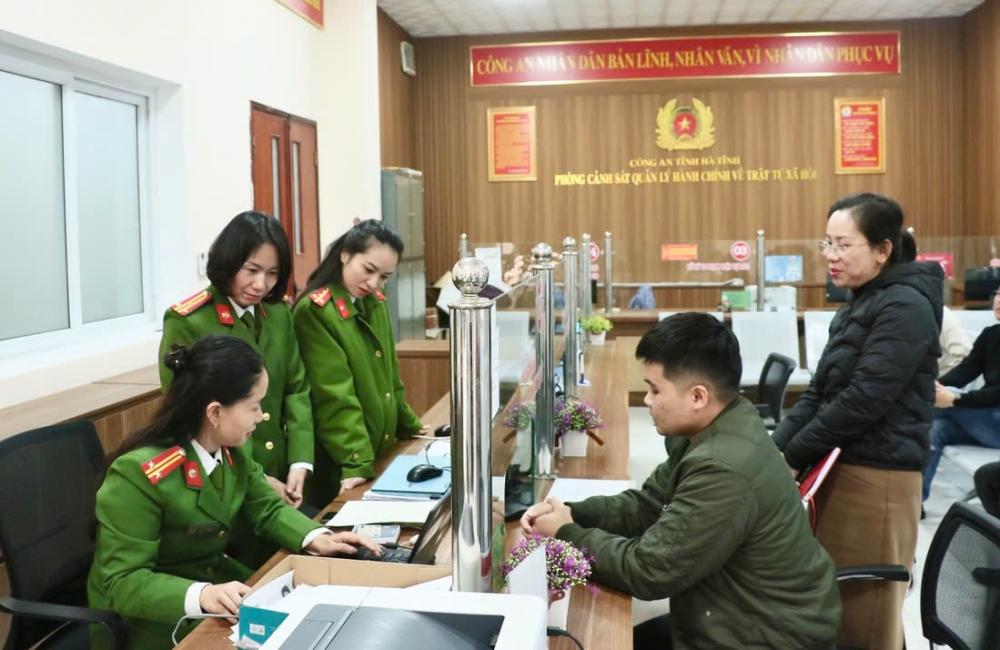 Tích hợp 5 thông tin trên VNeID: Hướng dẫn miễn, giảm phí tối đa