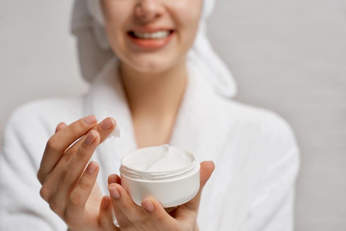 Retinol cho da mụn: Cách dùng đúng để da quen mà không kích ứng