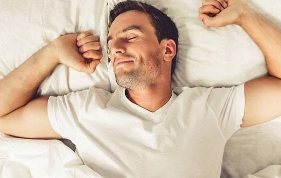 Lo âu và suy nghĩ vòng quanh: 5 thói quen 5 phút trước ngủ