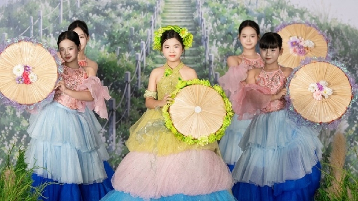 Hơn 200 mẫu nhí tỏa sáng tại Shining Moments: Sân khấu để trẻ em khám phá cá tính và tự tin