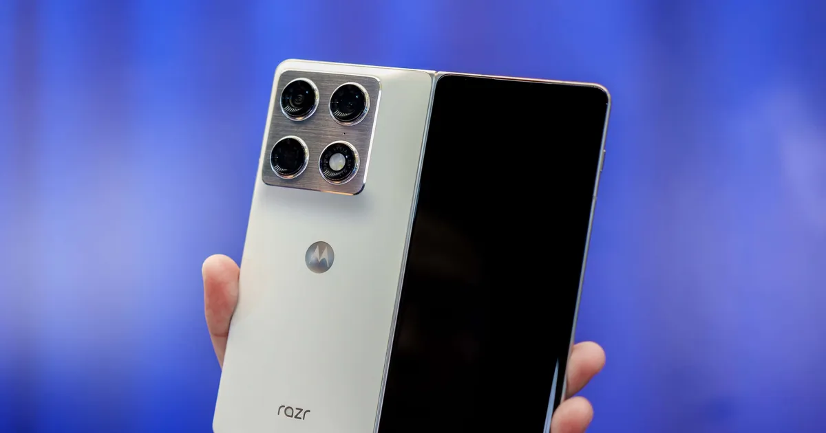 Motorola Razr Fold giá 50 triệu: có nên nâng cấp từ flagship thường?