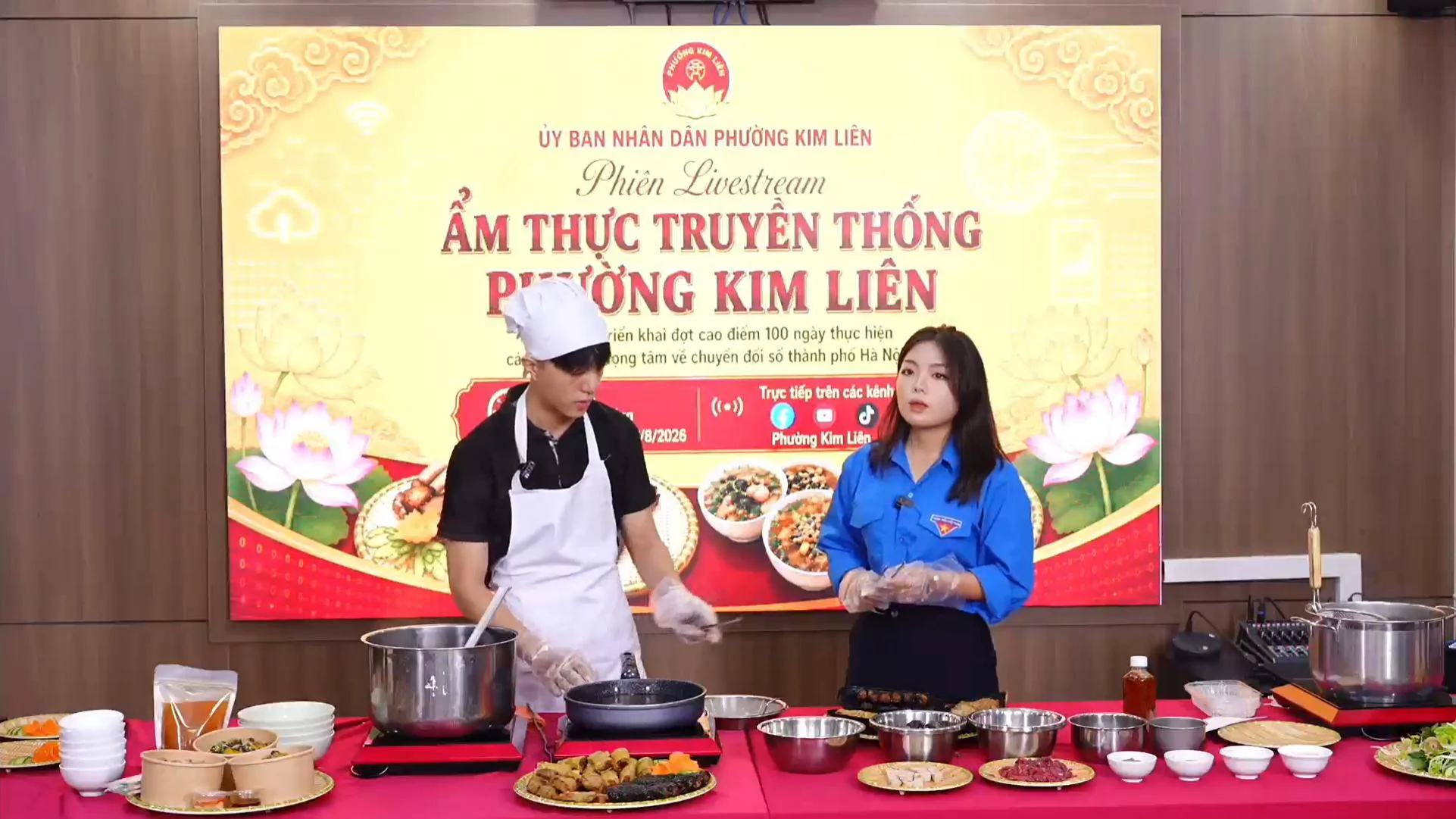 Từ quầy lòng lợn tới livestream đặc sản: Cuộc cách mạng ẩm thực địa phương trên mạng xã hội