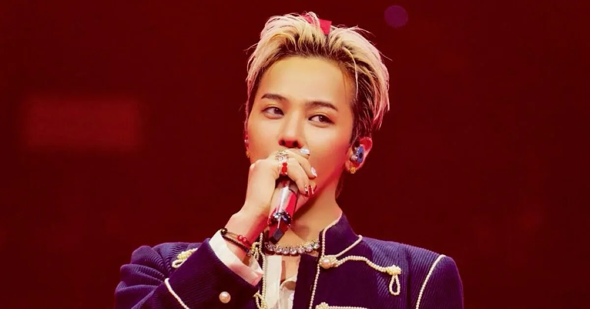 G-Dragon được khen ngợi vì cứu nhân viên quay phim trên sân khấu