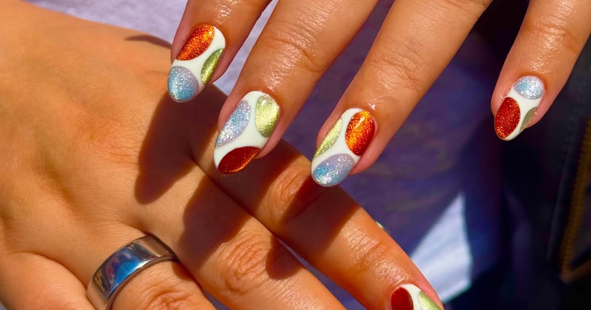 14 kiểu nail art mùa thu sắp thống trị: từ French tips đậm đến mixed metals