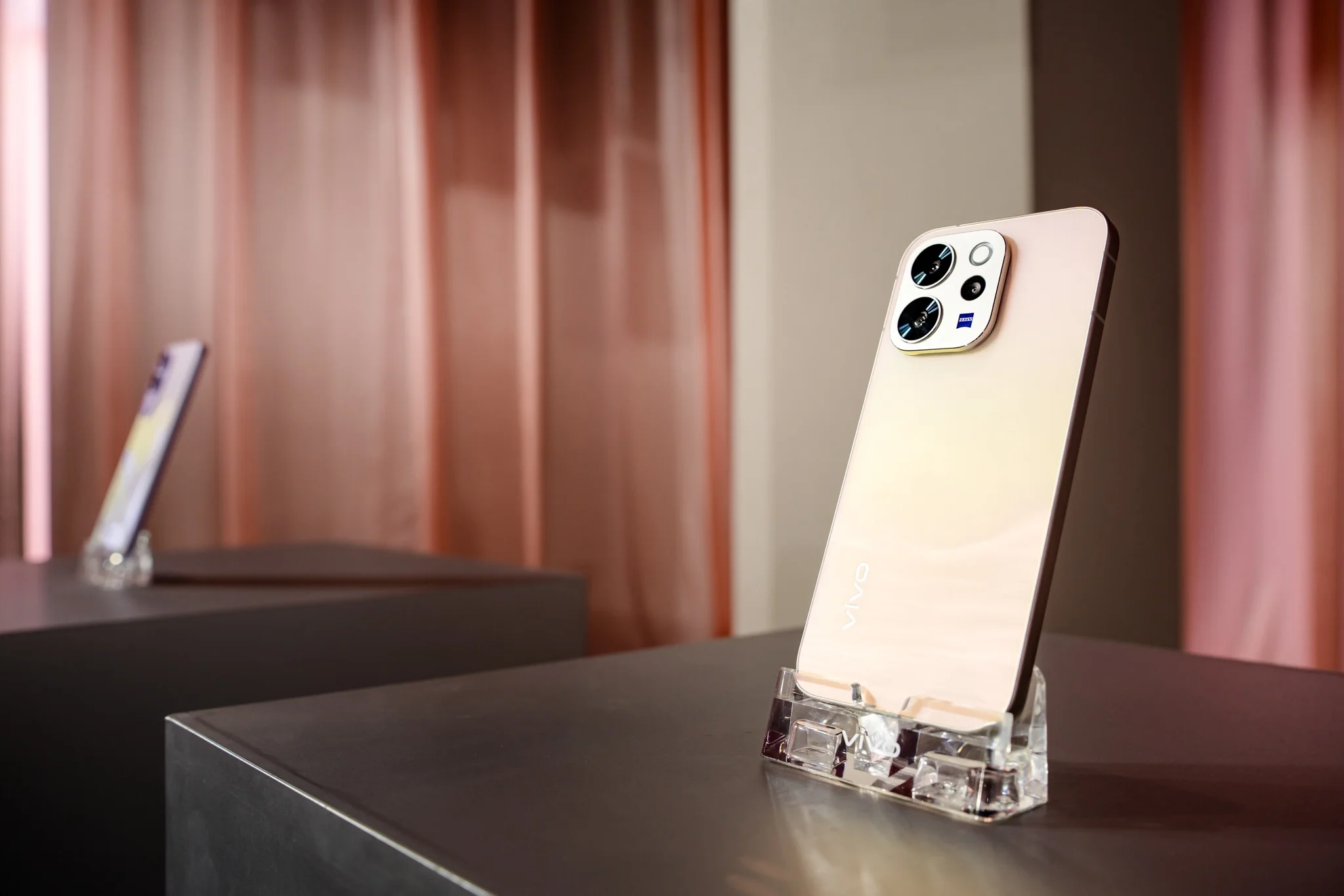 Vivo V70 và Zeiss: Xây nền tảng camera thống nhất cho tầm trung
