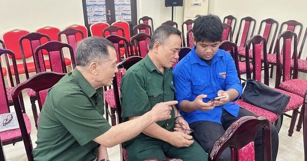 Từ sợ hãi đến tự tin: người cao tuổi học làm chủ công nghệ