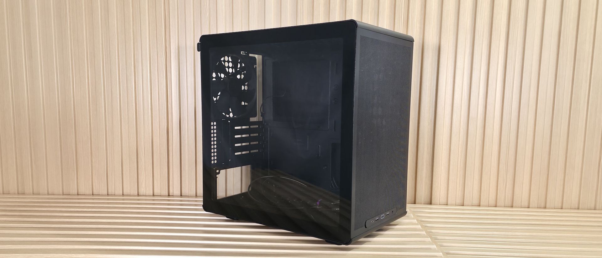 Vỏ case Micro-ATX giá rẻ: nên chọn Cooler Master Q300L v3, Geometric Future Model 3 hay HYTE Y50?
