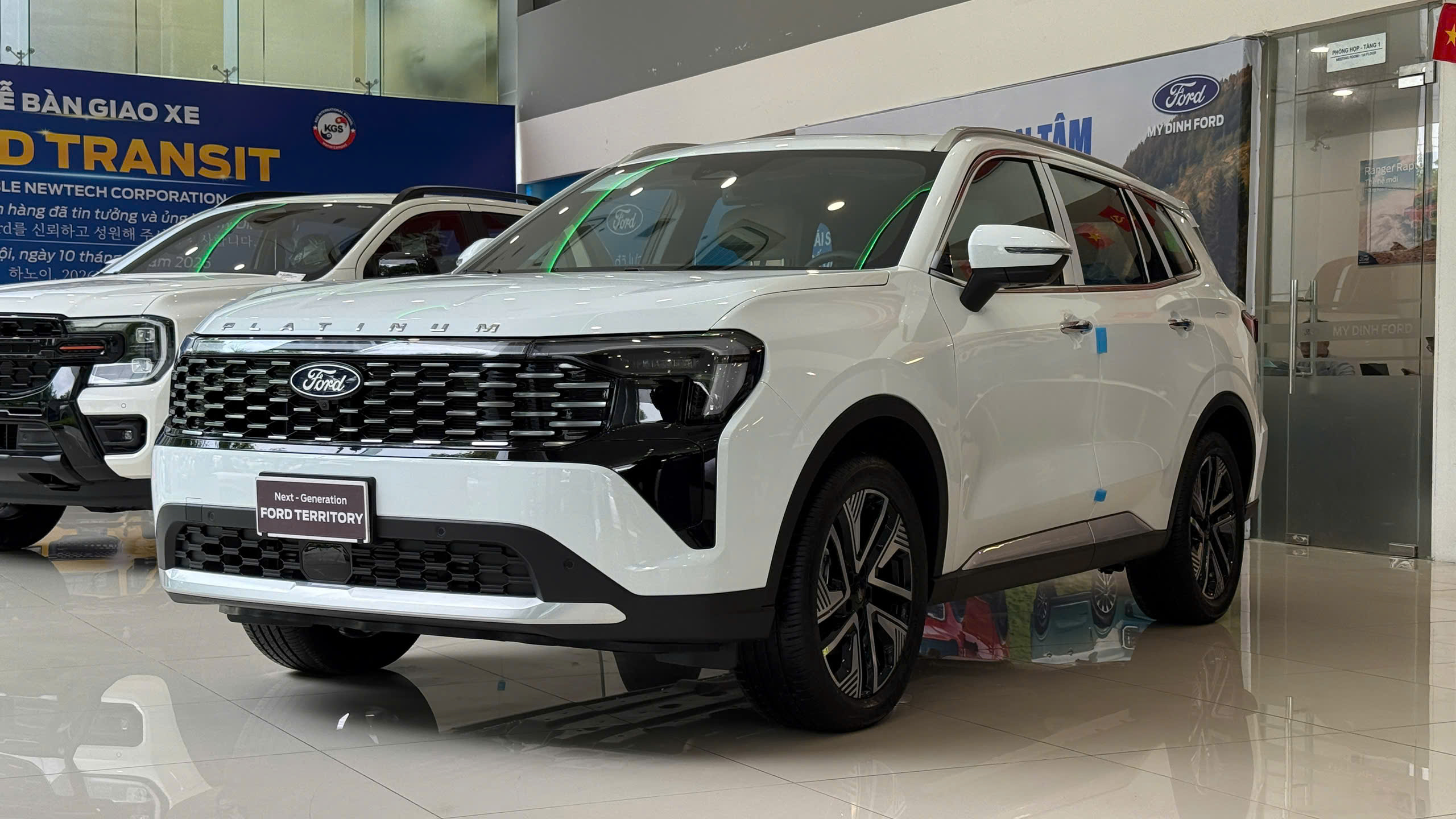 Ford Territory Platinum: SUV hạng C giá tốt đủ sức đấu Mazda CX-5?