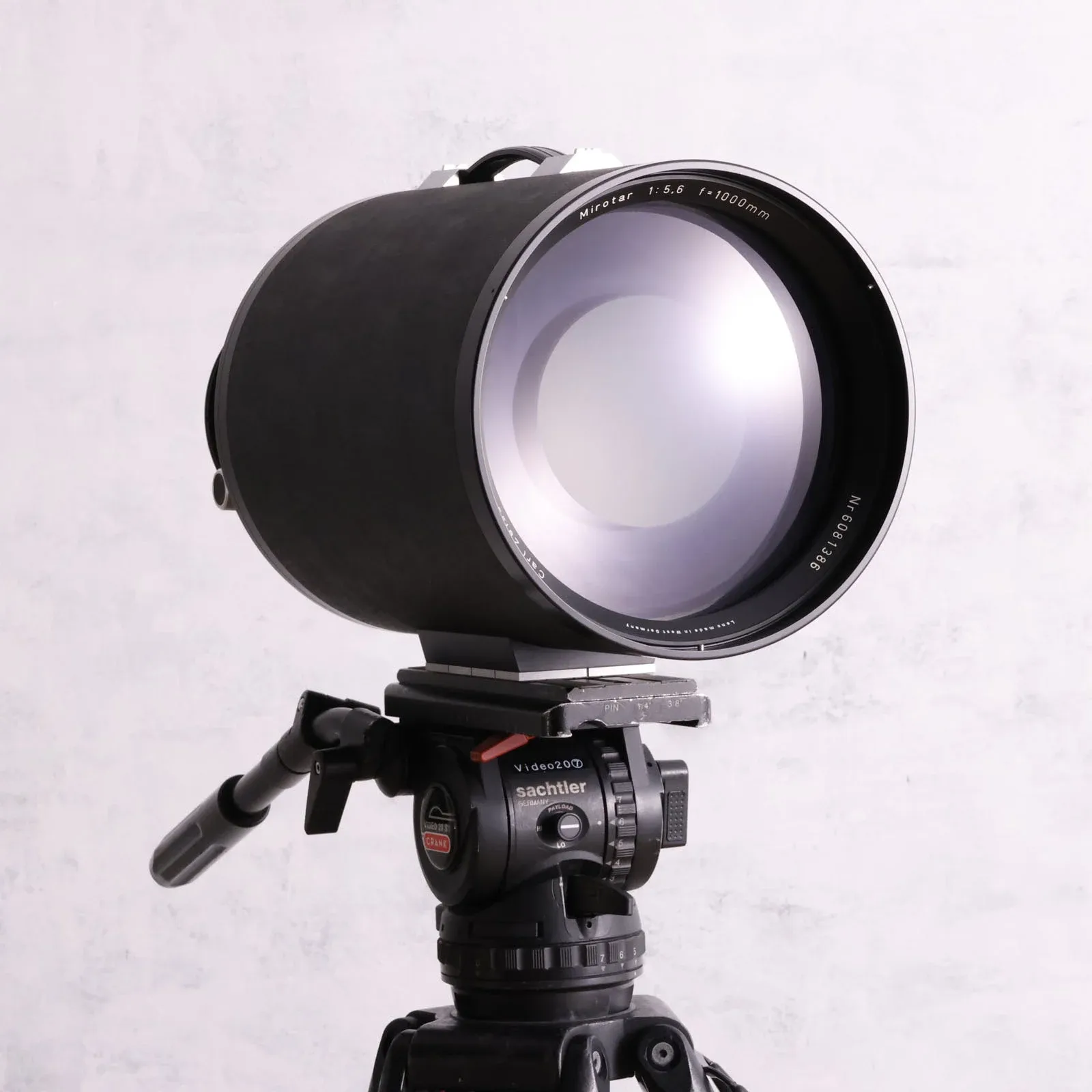 Kính quang học cổ điển và cảm biến 100MP: chọn chất liệu hay sự hoàn hảo?
