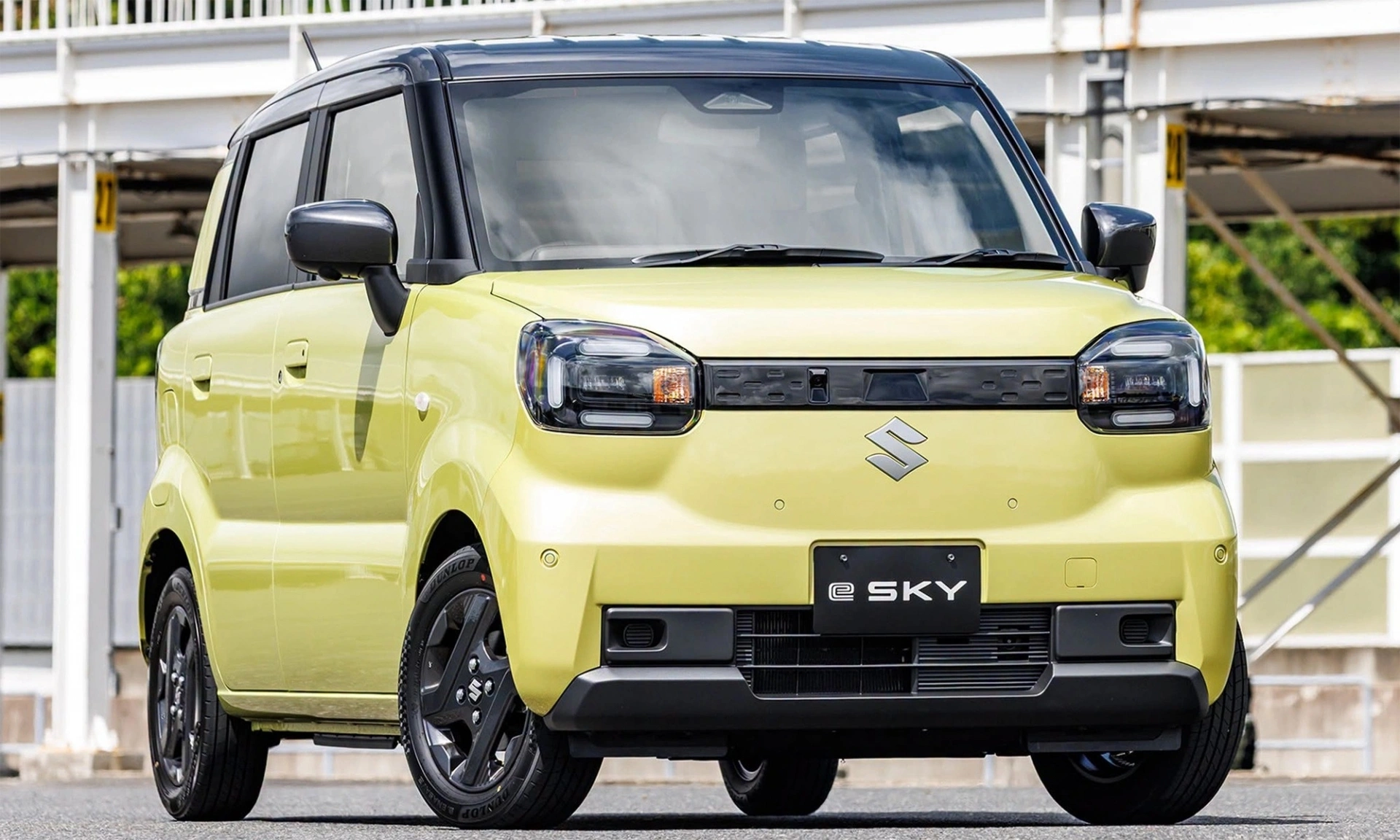 Suzuki e-Sky: xe điện mini 5 cửa thách thức sân chơi đô thị