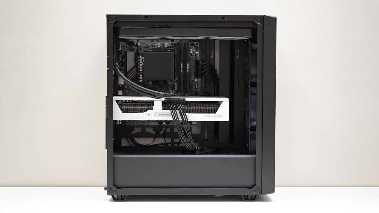 CORSAIR 3200D vs HYTE Y50 RGB: chọn case tầm trung nào?