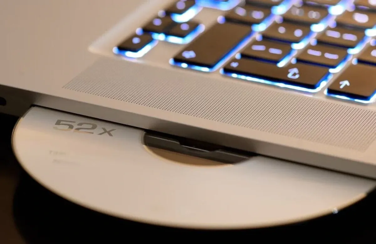 Đĩa CD và DVD hỏng nhanh: Ảo tưởng lưu trữ quang học bền vững