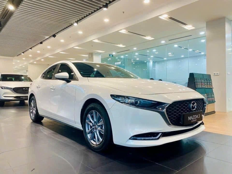 Mazda3 giảm giá sốc cạnh tranh Honda City trong phân khúc sedan