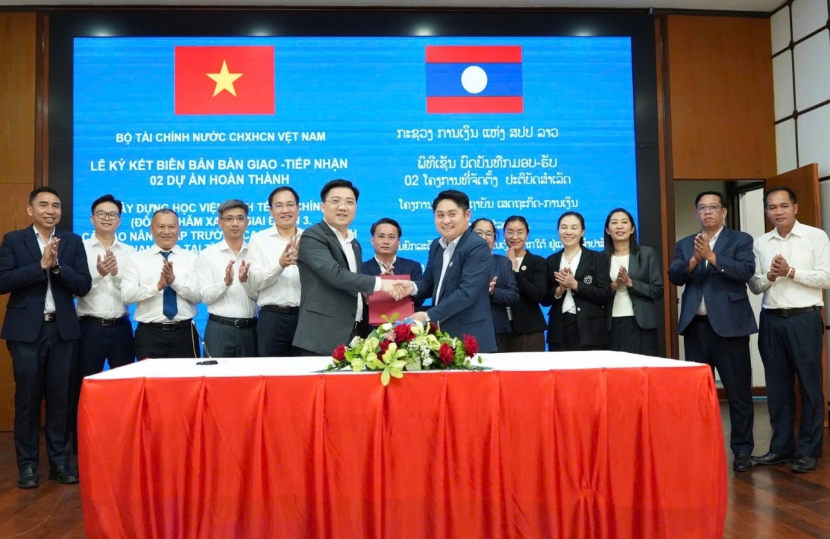 Việt Nam - Lào siết chặt hợp tác tài chính để bật tăng giao thương