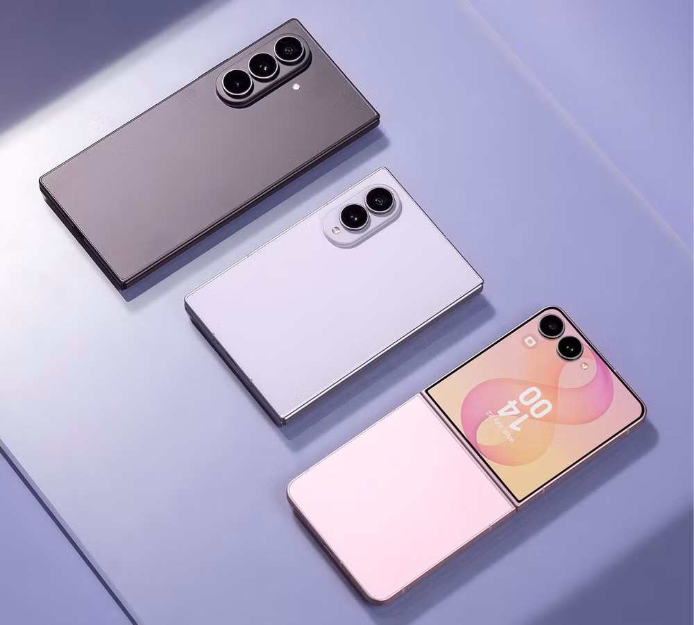 Điện thoại gập AI: Cuộc đua trợ lý số của Samsung, Apple và Motorola