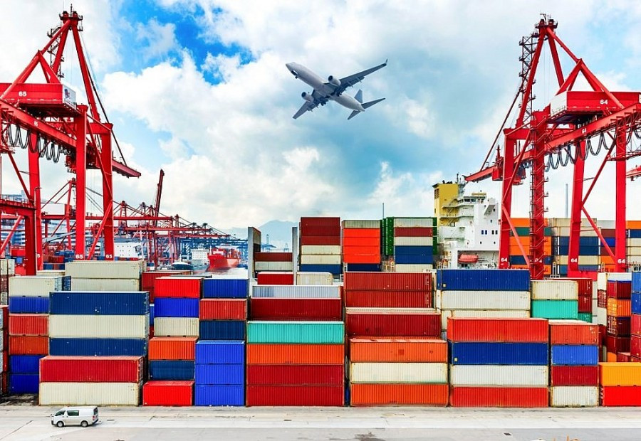 Xuất khẩu Việt Nam vẫn tăng dù Mỹ siết thuế: Chiến lược nào cho doanh nghiệp?