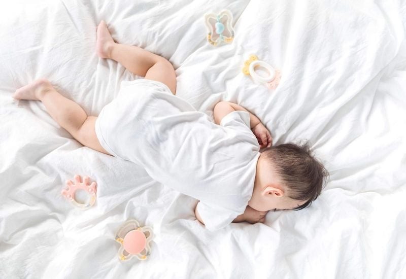Tư thế ngủ và cựa quậy của con nói gì về trí thông minh?