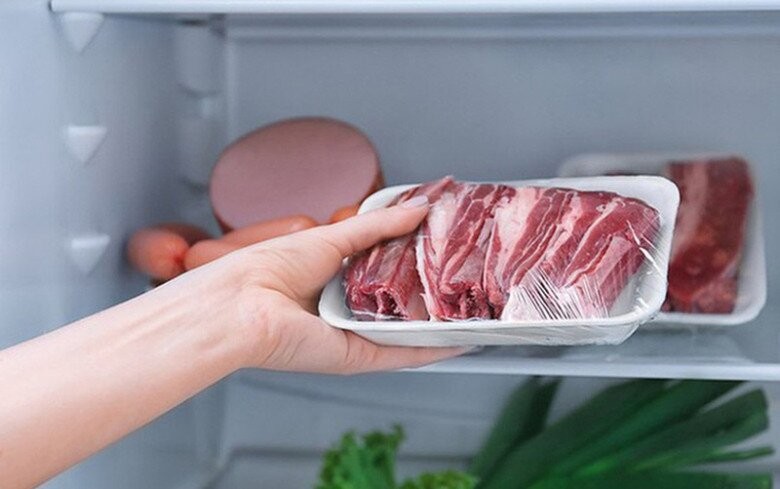 Luộc thịt đúng cách: nước lạnh, nước sôi và sự thật phía sau những thói quen nhà bếp