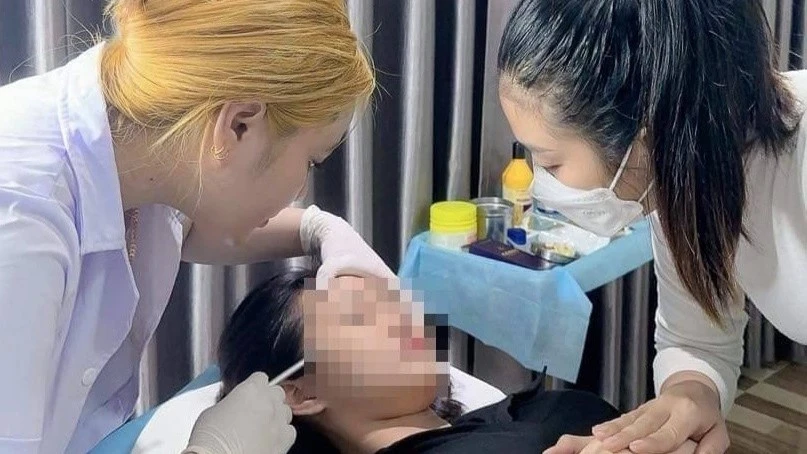 Những tai biến sau du lịch thẩm mỹ và trò quảng cáo mượn danh bác sĩ nổi tiếng