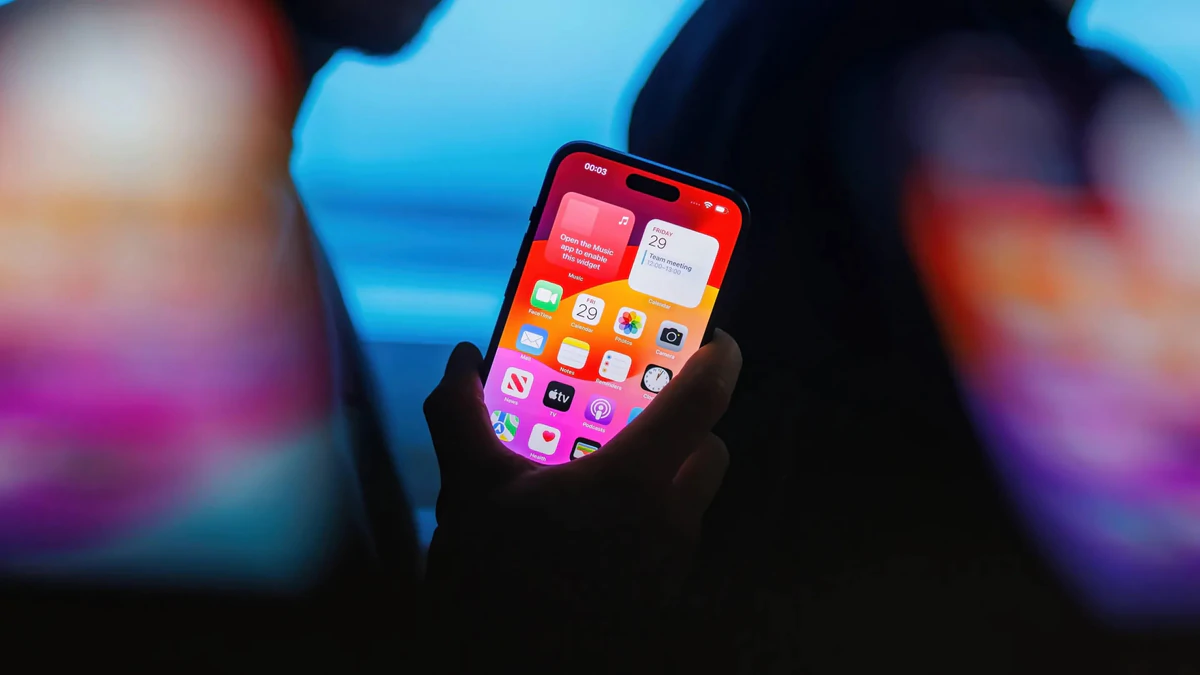 Apple cảnh báo phần mềm gián điệp trên iPhone: Đừng hoảng, đừng xóa vội