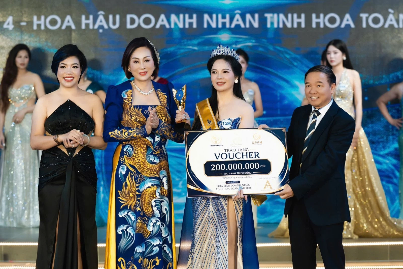 Từ thương hiệu Việt đến sân khấu quốc tế: hành trình của hai nữ doanh nhân thời trang