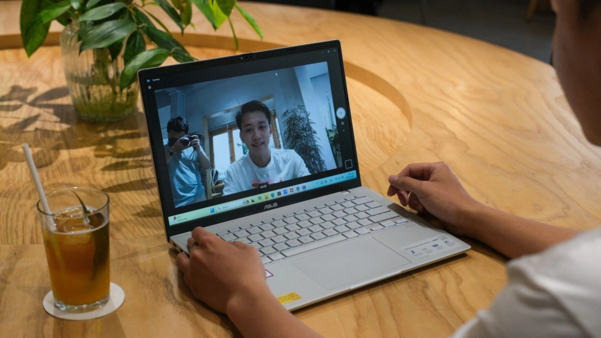 ASUS Vivobook S14 vs Zenbook: chọn laptop sinh viên nào?