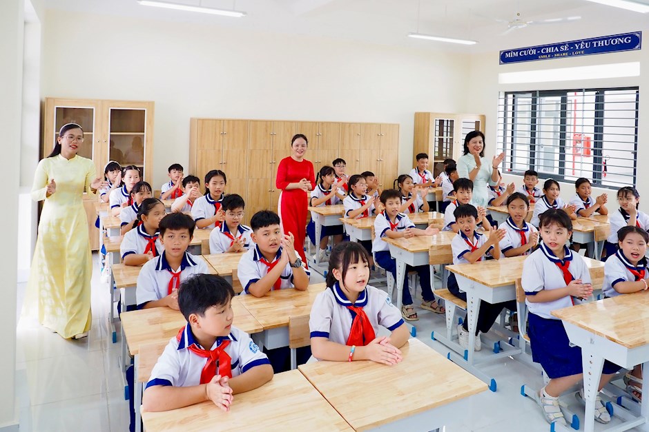 Đầu tư 3.800 tỉ đồng phòng học mới: cơ hội hạ áp lực trường lớp