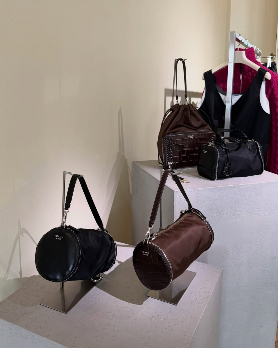 Khi thiên nhiên định nghĩa lại Prada và LOEWE mùa Thu Đông