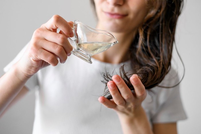 Lá tía tô và nước hương thảo: đâu là lựa chọn tốt hơn cho mái tóc?