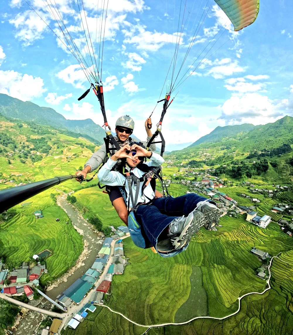 Mùa vàng Sa Pa thêm phần mạo hiểm với dù lượn Mường Hoa