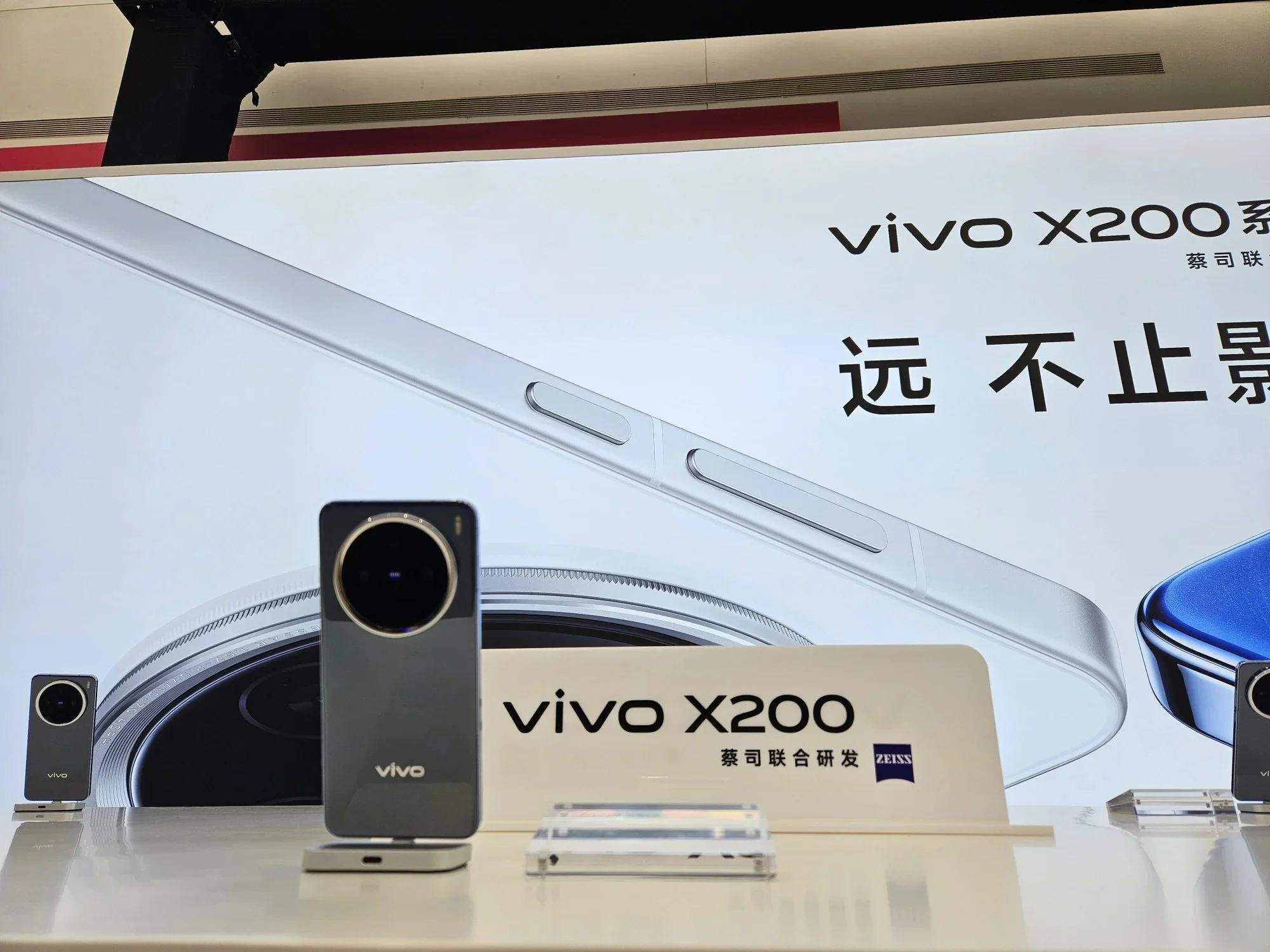 Smartphone tầm trung sắp biến mất vì bão giá chip nhớ