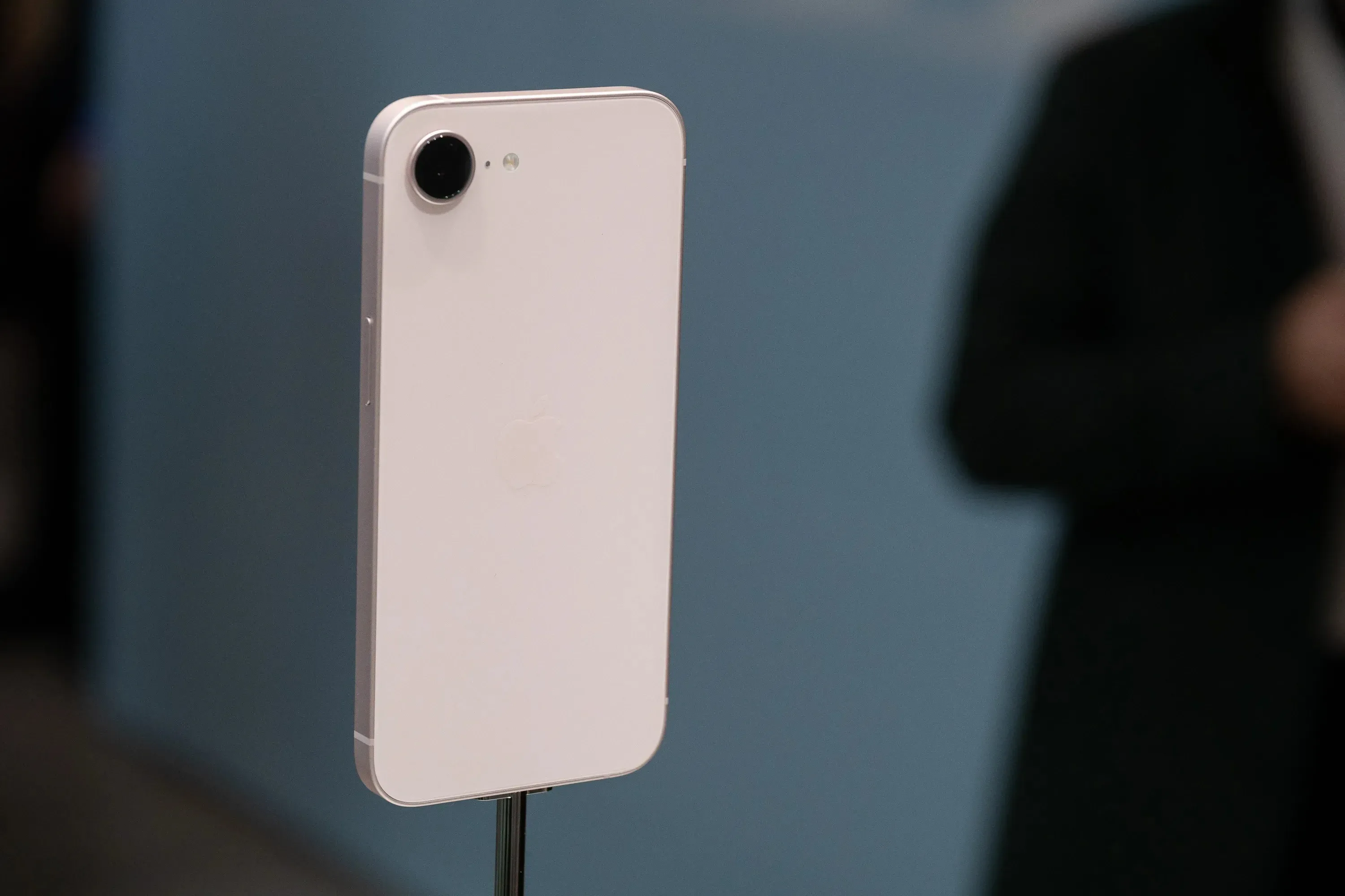 Giá smartphone sắp tăng: Mua ngay hay nên chờ?