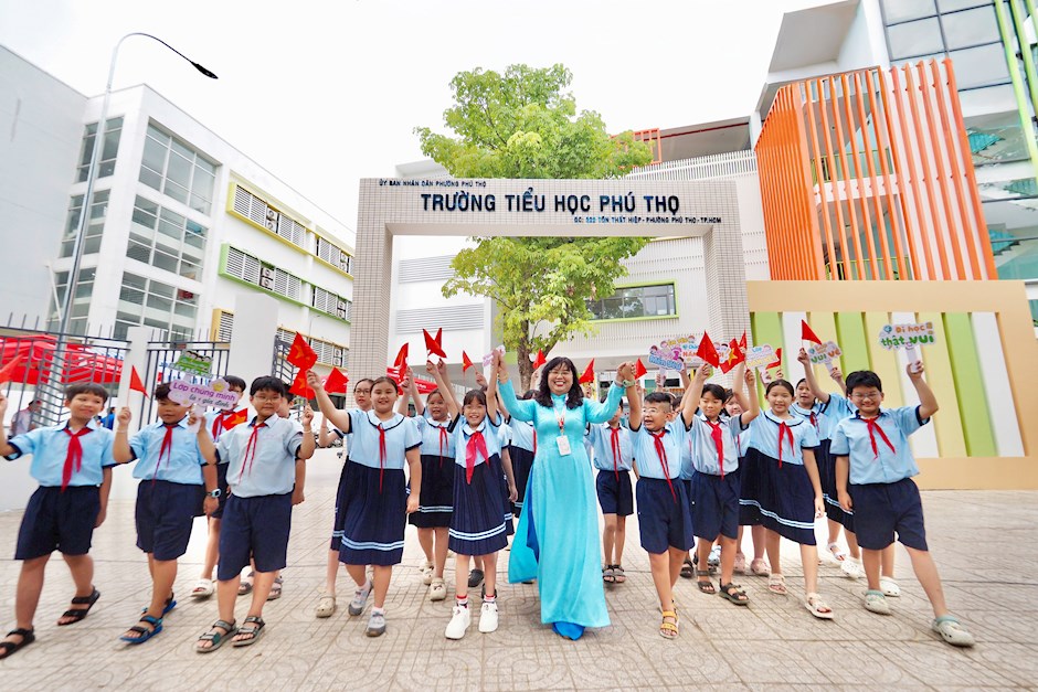 Đầu tư 3.800 tỉ đồng phòng học mới: cơ hội hạ áp lực trường lớp
