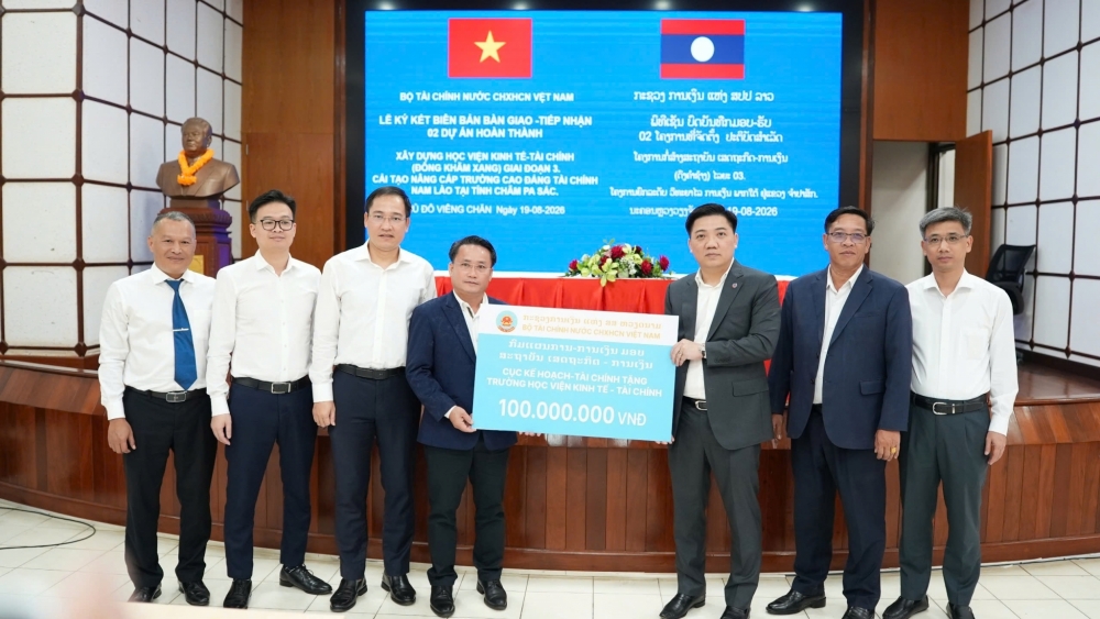 Việt Nam - Lào siết chặt hợp tác tài chính để bật tăng giao thương