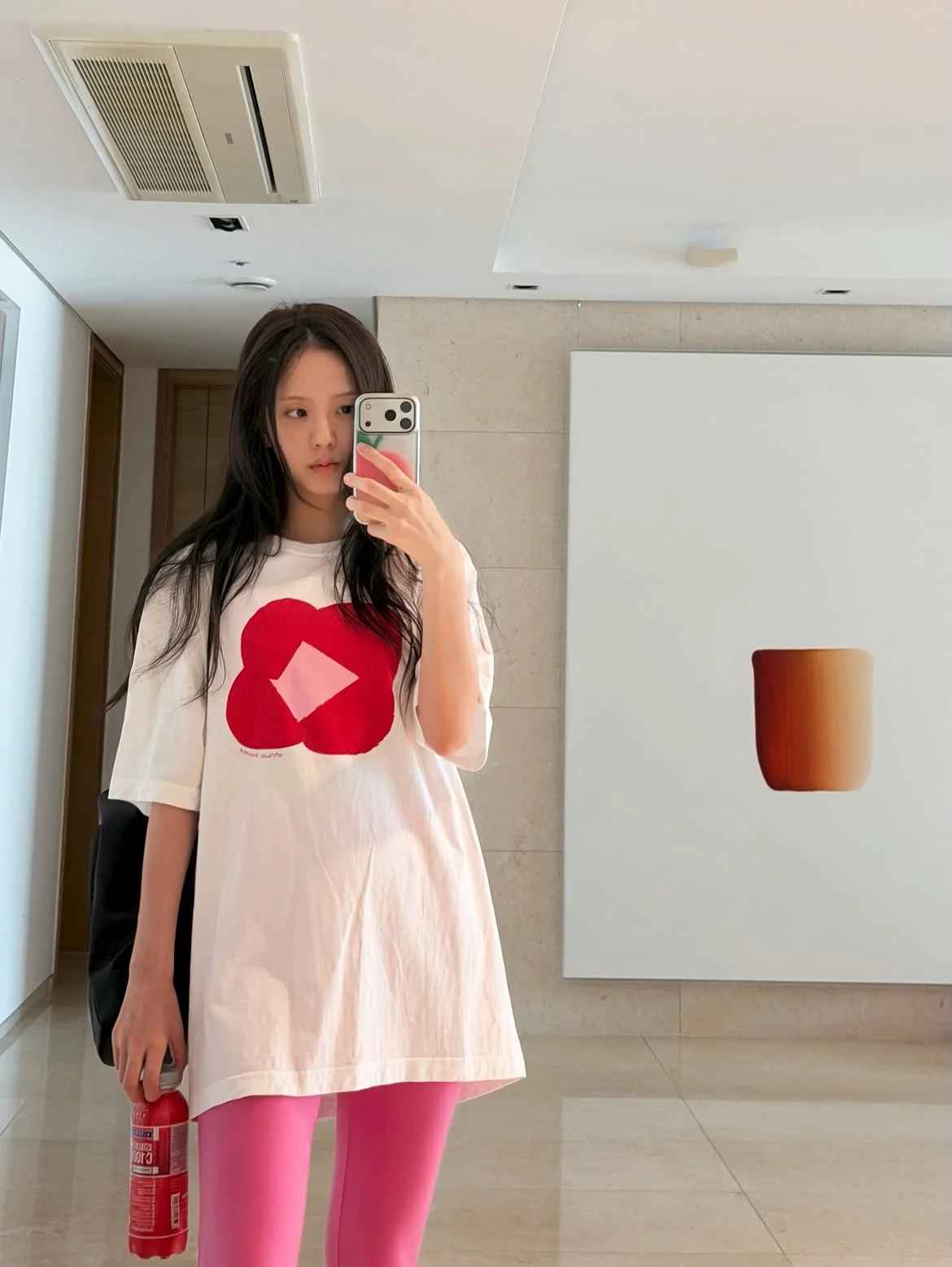 Bộ sưu tập nghệ thuật triệu đô hé lộ Jisoo BlackPink khác lạ