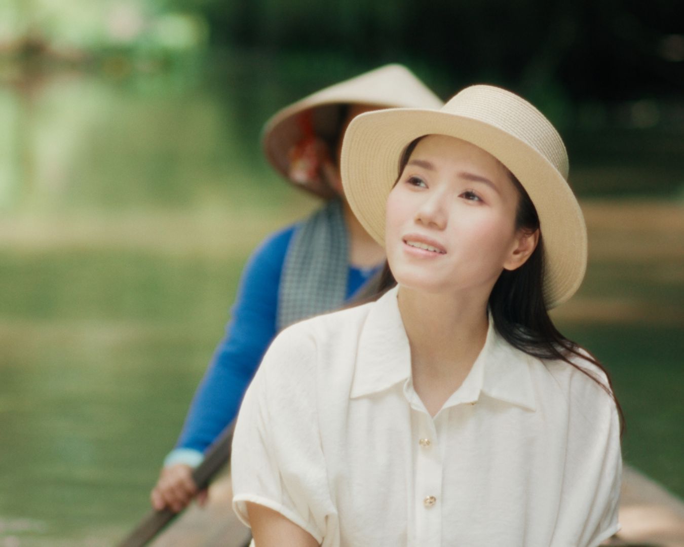 Thùy Chi tái khởi động sự nghiệp với bố qua “Yêu lắm miền Tây”