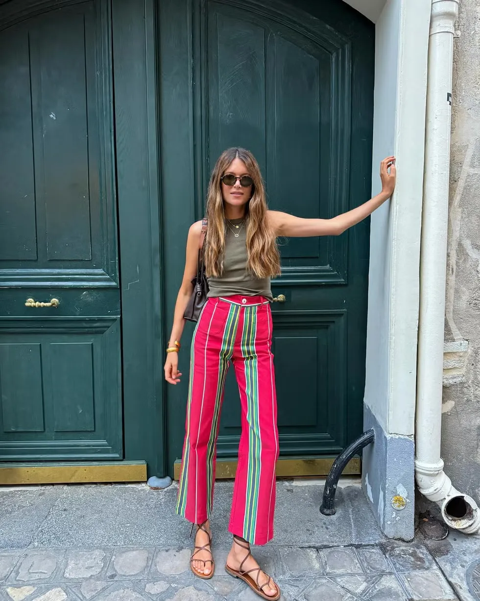 Gaya Kick-Flare Jeans: 6 Outfit Formula Kasual Yang Menjadi