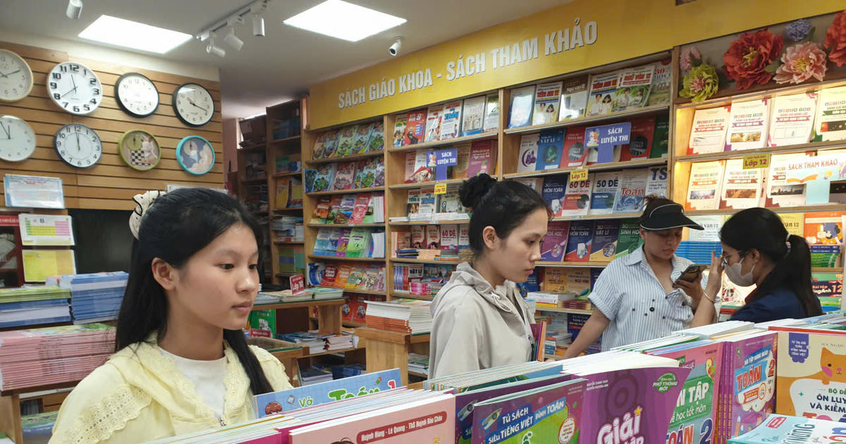 Sách giáo khoa miễn phí: Địa phương đi trước, ai được lợi?
