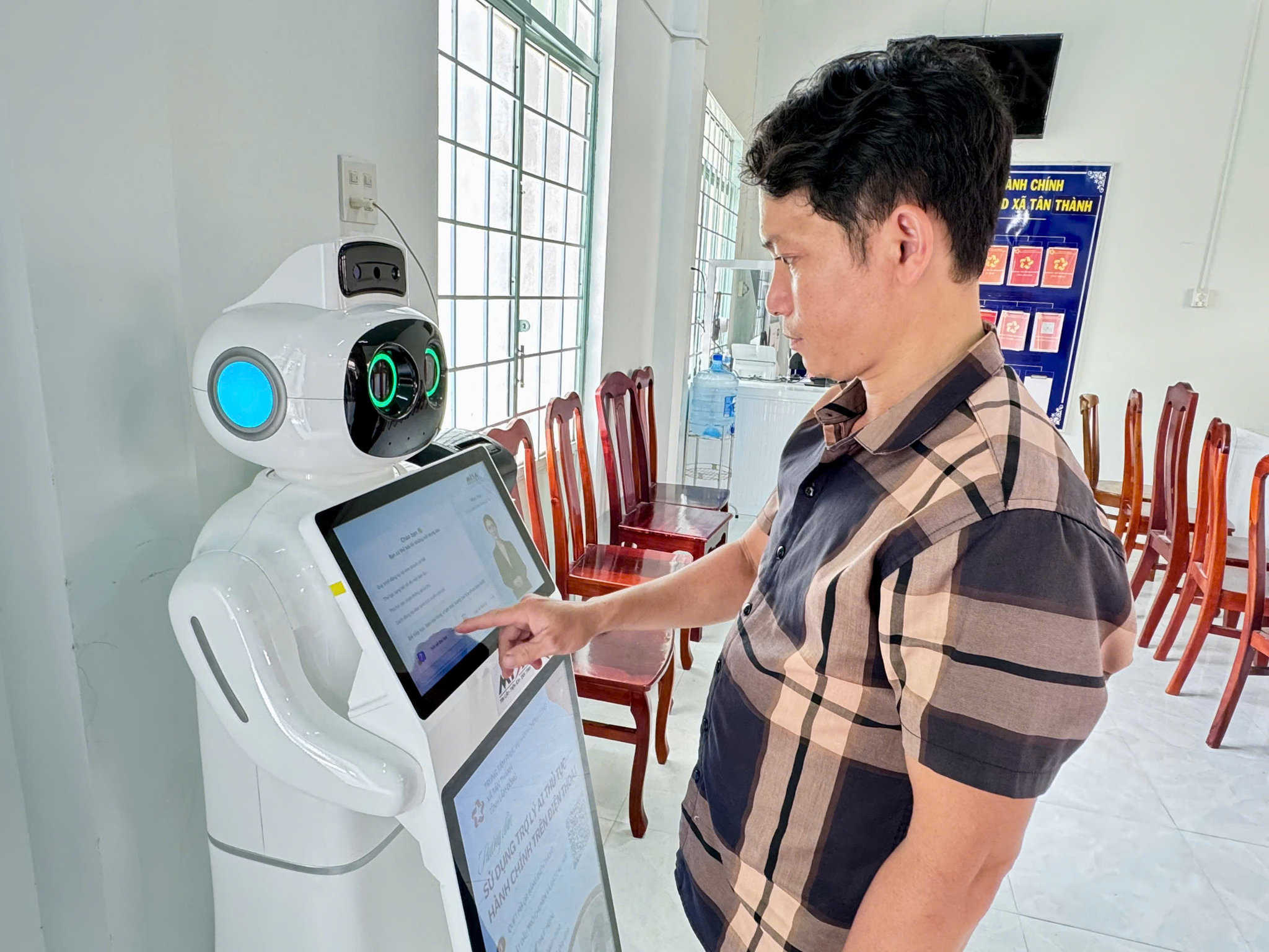 Kiosk AI và robot hành chính công đang thay đổi xã