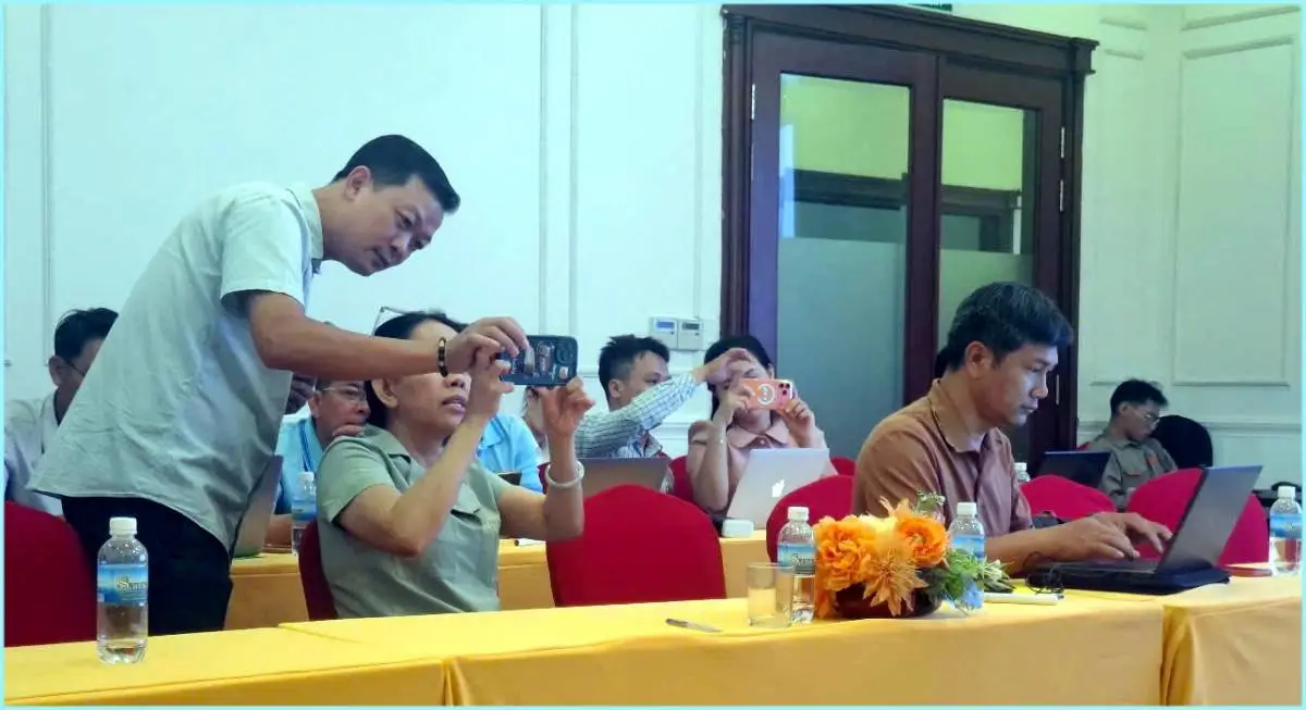 Từ hiện trường đến xuất bản: bước chuyển của phóng viên ảnh đa nền tảng