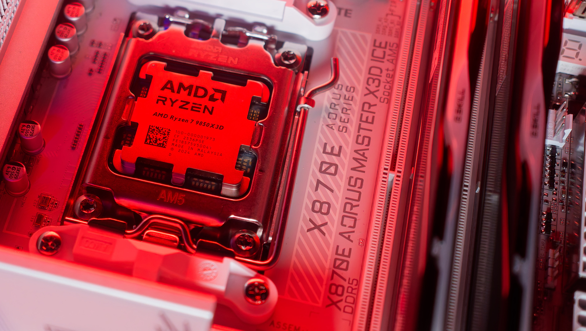 CPU giảm giá: Intel Core Ultra 7 270K Plus hay AMD Ryzen 7 9850X3D đáng tiền hơn?