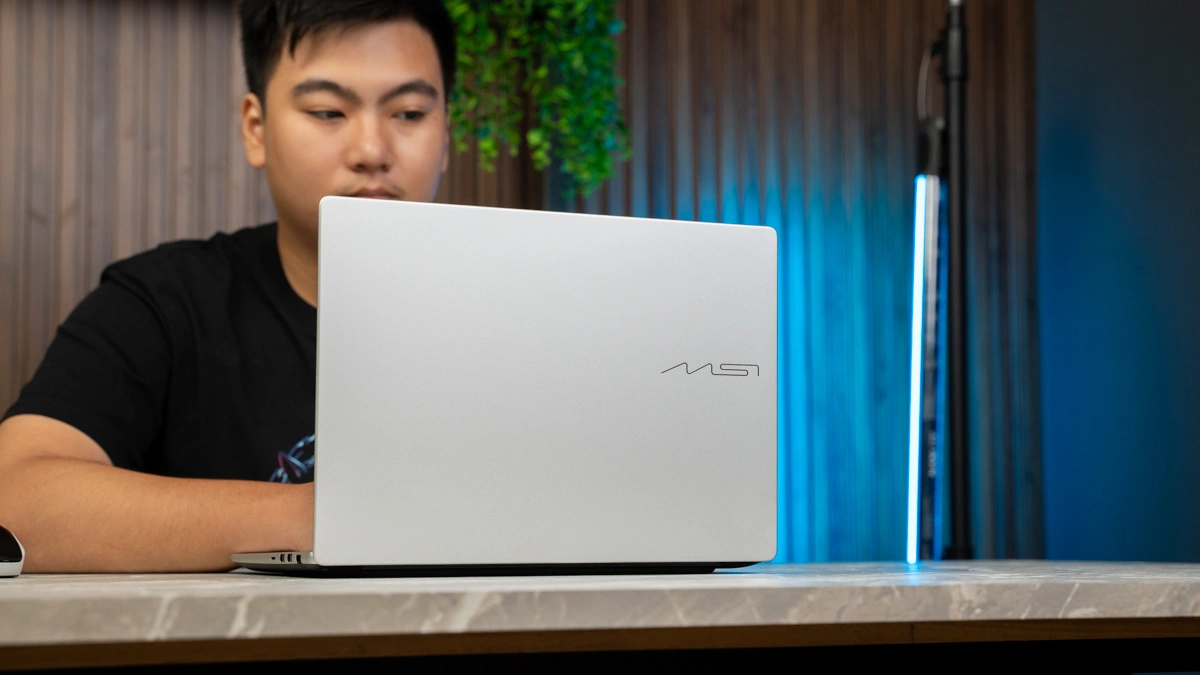 MSI Modern 14S AI+ và Prestige 16 AI+: chọn laptop AI mỏng nhẹ nào?