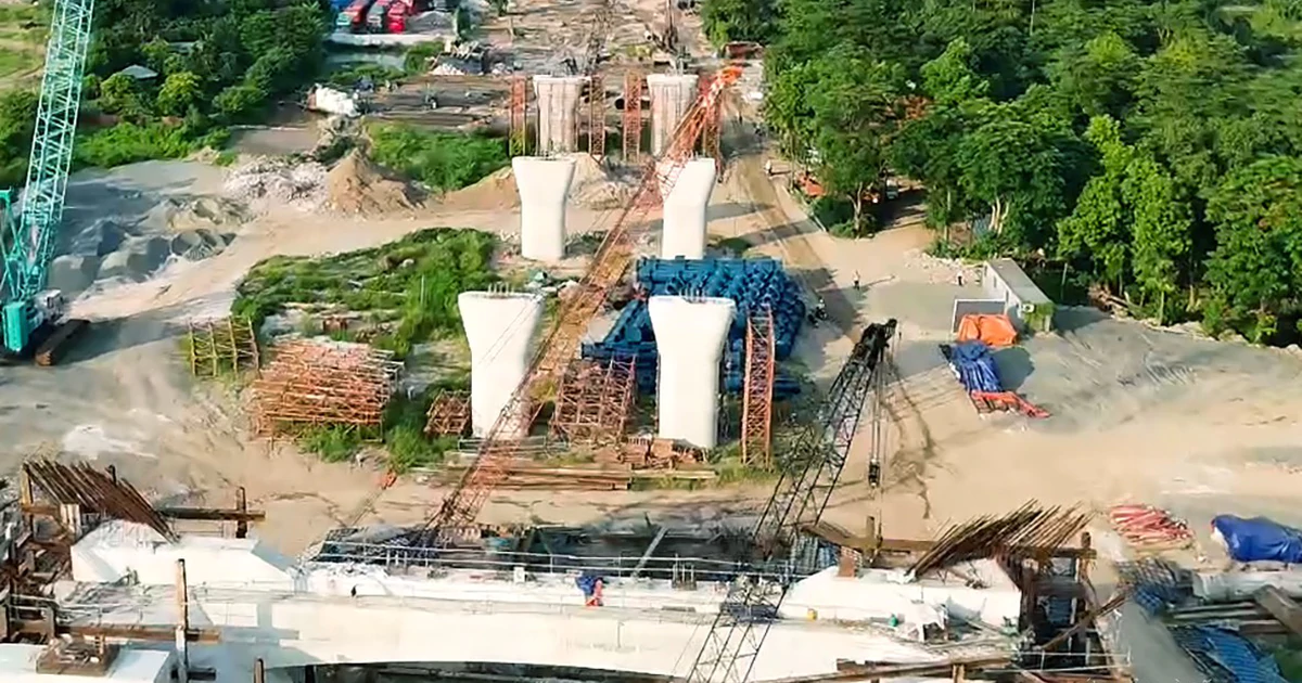 Cầu Trần Hưng Đạo vượt lũ, tăng tốc dựng vòm thép sau 8 tháng