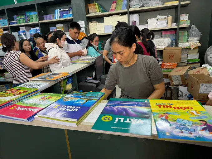 Khủng hoảng thiếu sách giáo khoa trước thềm năm học mới