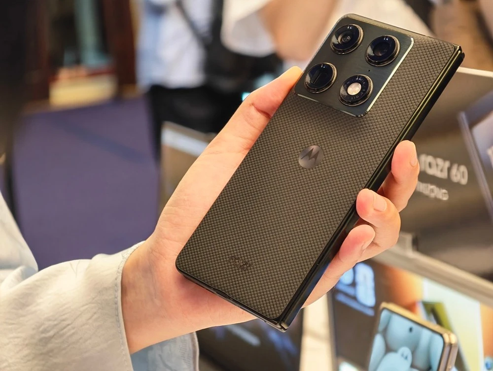 Motorola razr fold: camera số 1 trên smartphone gập dọc có xứng đáng?
