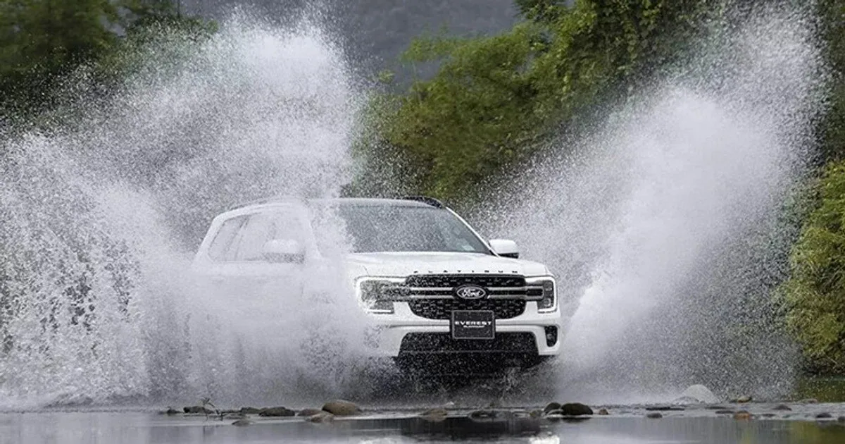 Ford Everest giá từ 1,129 tỷ: nên mua bản nào?