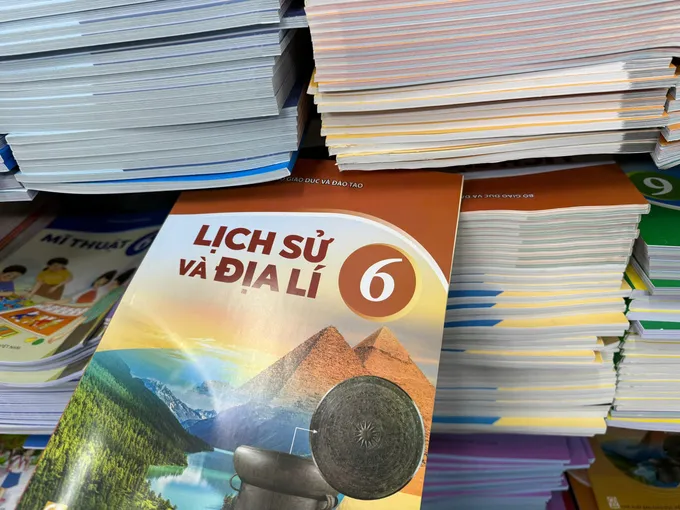 Khủng hoảng thiếu sách giáo khoa trước thềm năm học mới
